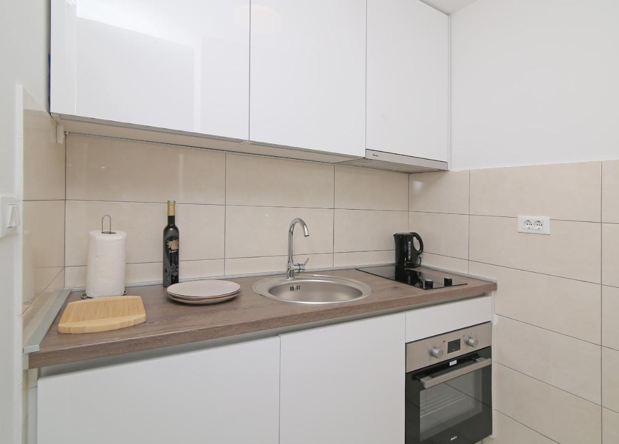 Kenova Apartment *