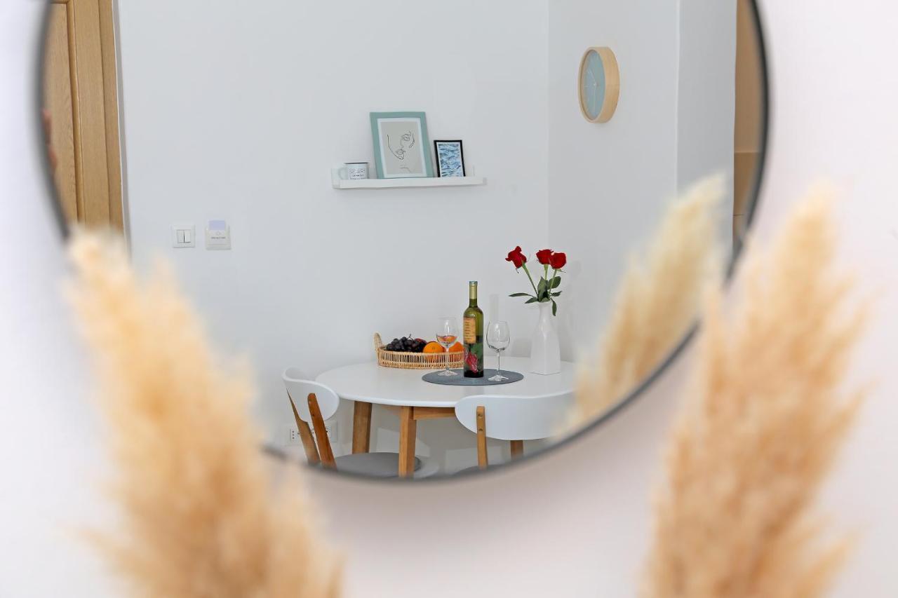 Kenova Apartment